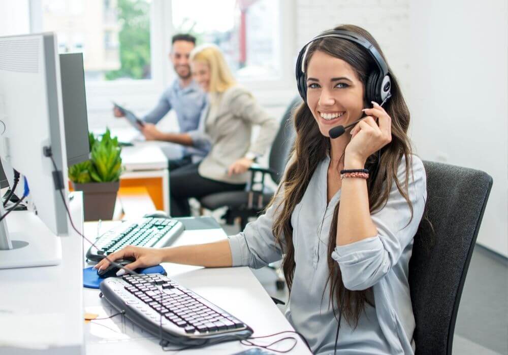 solutions_for_designers_and_architects_excellent_customer_service a lady providing excellent customer service