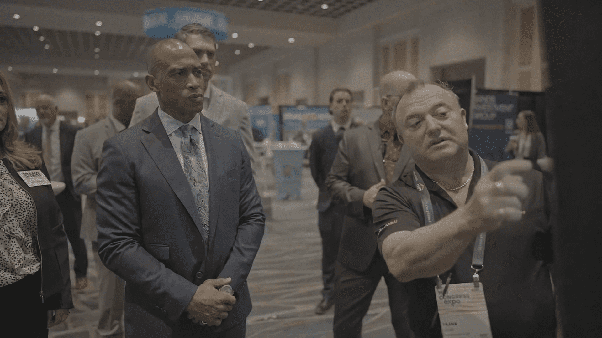 HUD Secretary Scott Turner being shown Aareas’ Virtual Design Center platform by Frank Guido at MHI Congress & Expo 2025.